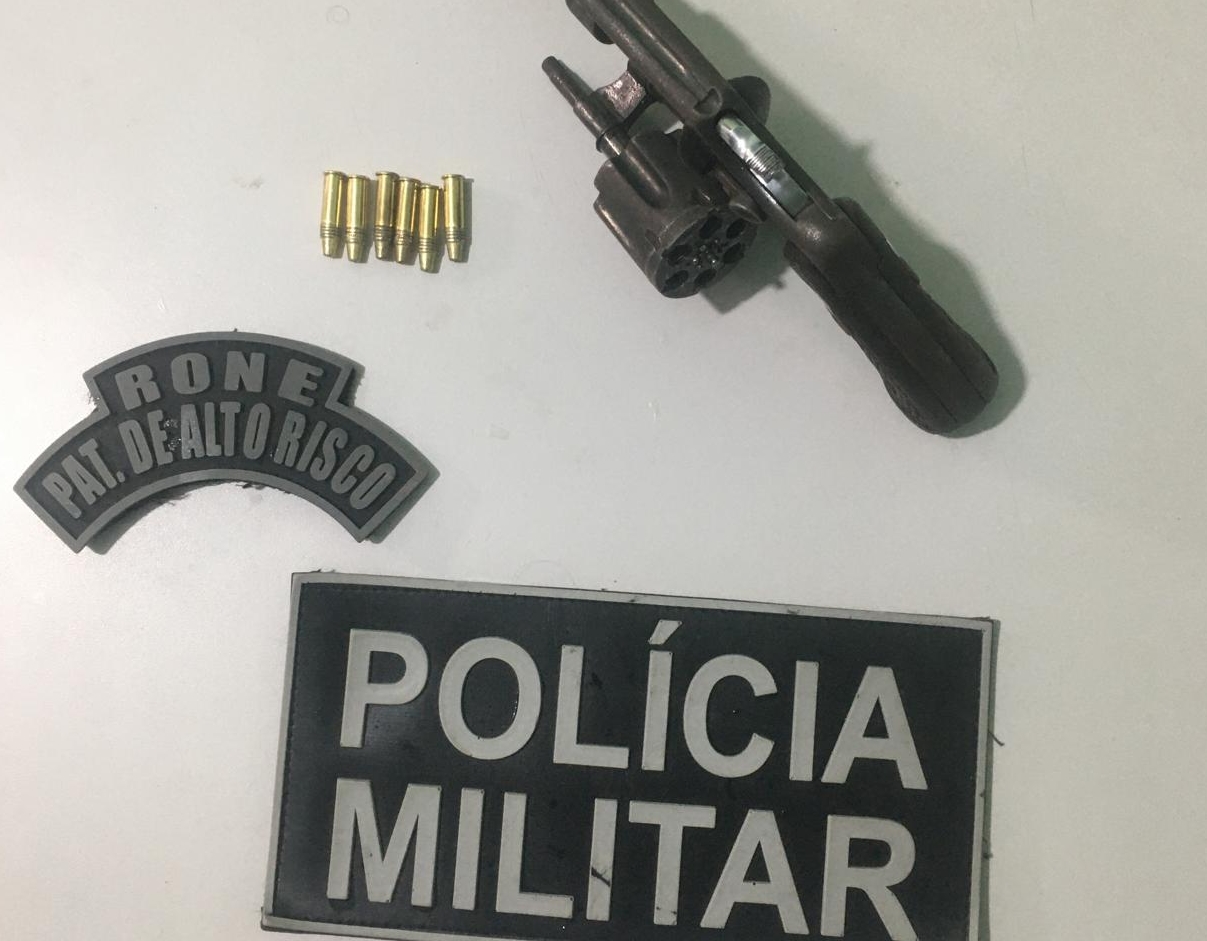 Arma encontrada com o suspeito