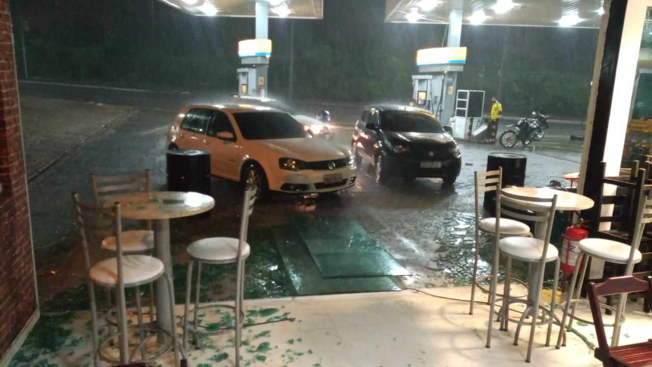 Posto de combustível na Avenida dos Ipês