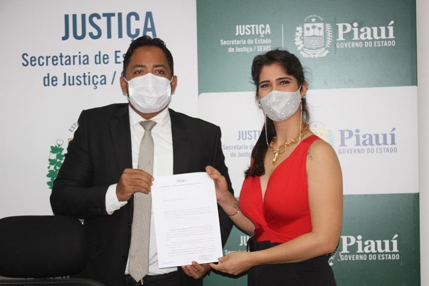 Secretário de Justiça e vereadora Thanandra Sarapatinhas