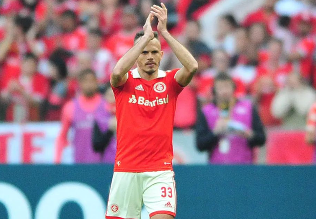 Renê, lateral-esquerdo