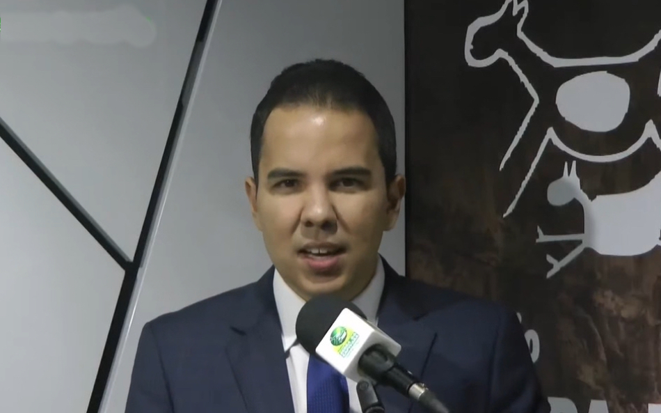 Dr. Victor Carvalho