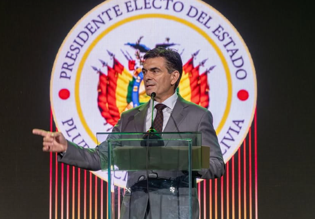 Rodrigo Paz toma posse como presidente da Bolívia