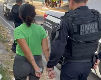 Mulher presa durante operação