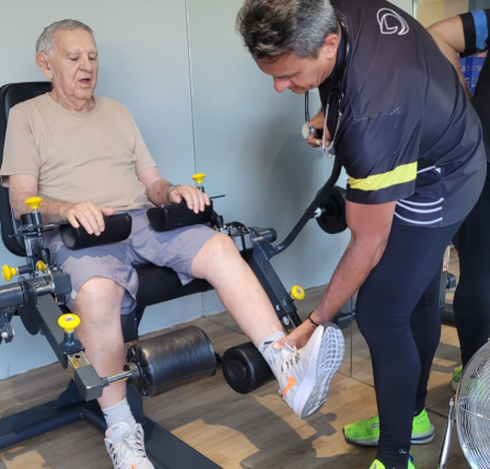 Fazer musculação diminui os níveis de açúcar no sangue combatendo o câncer