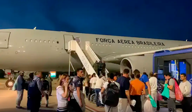 Novo voo com deportados chega ao Ceará nesta semana