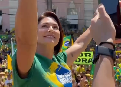 Michelle Bolsonaro participa de protesto contra Moraes e Lula em Belém