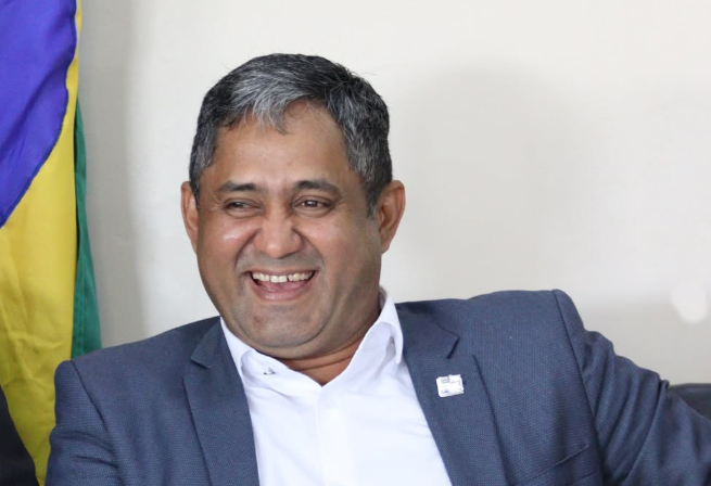 Prefeito Toca Serra
