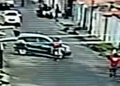 Uma câmera registrou o momento do acidente