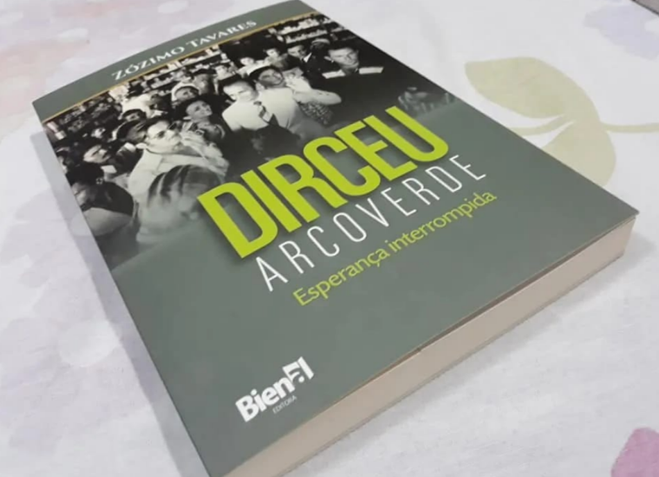 Livro Dirceu Arcoverde
