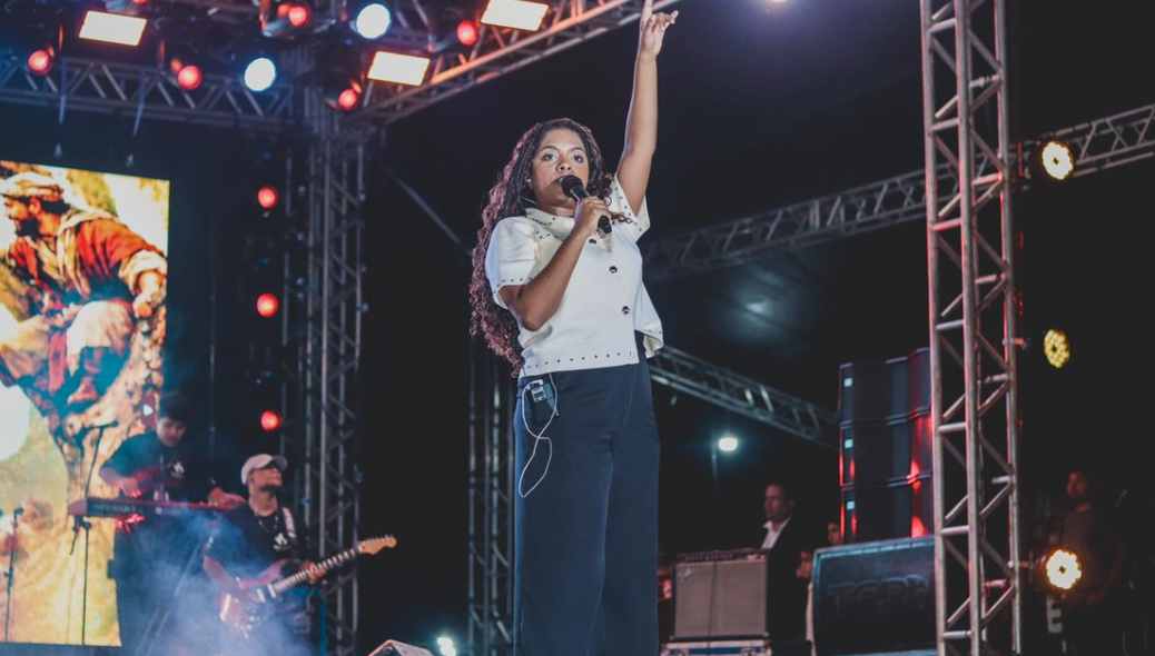 Cantora Kemilly Santos