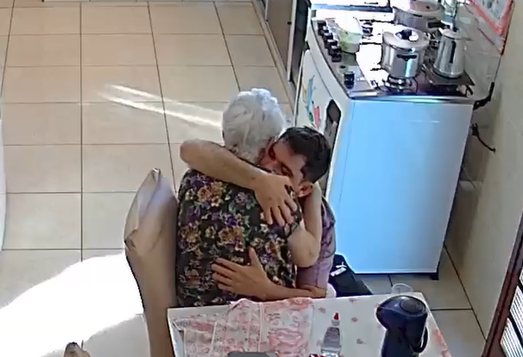 Caio e vovó Elza