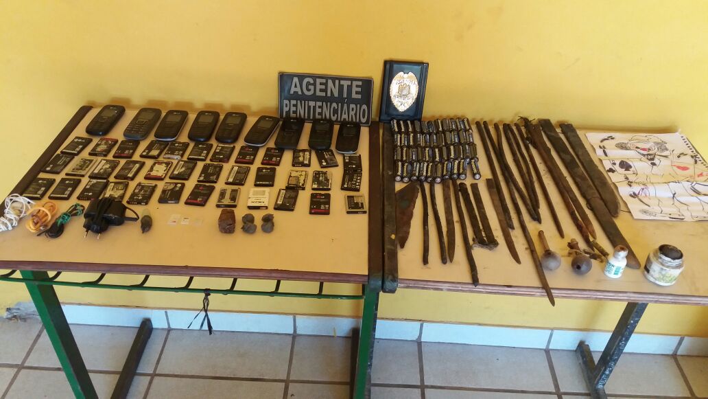 Objetos encontrados na penitenciária de Esperantina