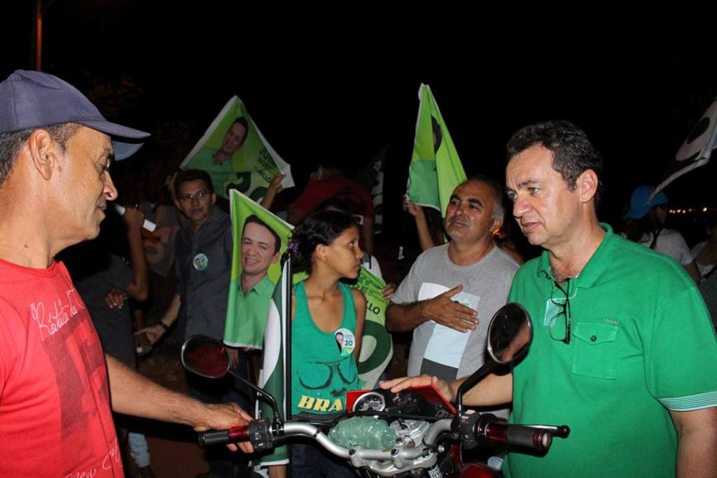Candidato Júnior Nobre escuta os eleitores