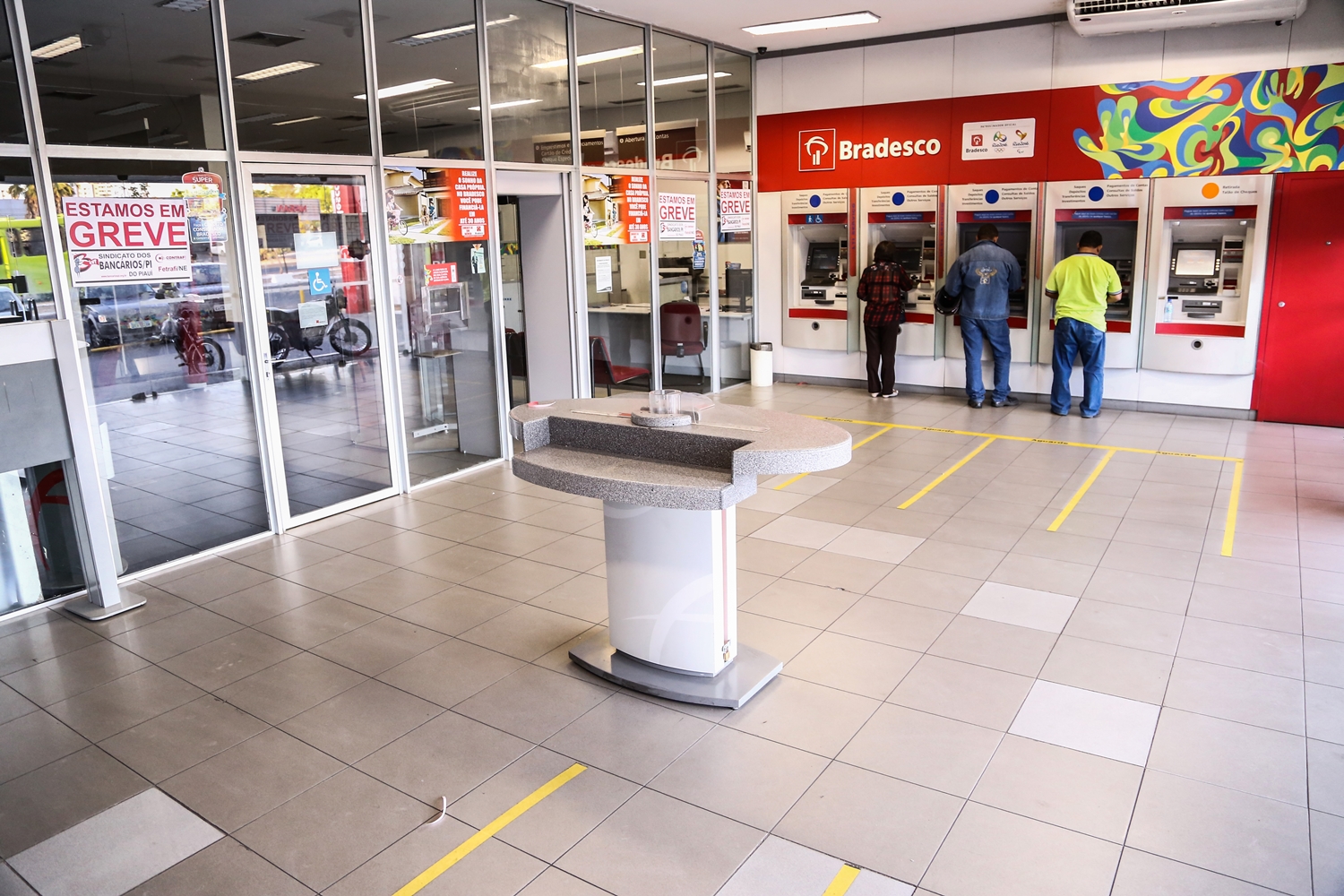 Movimento nas agências bancarias