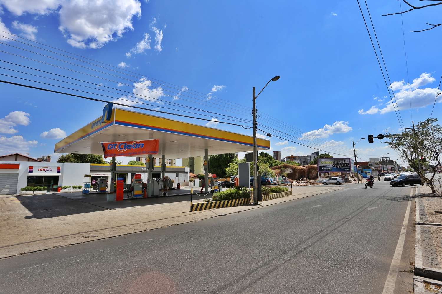 Posto de combustível na Avenida Dom Severino