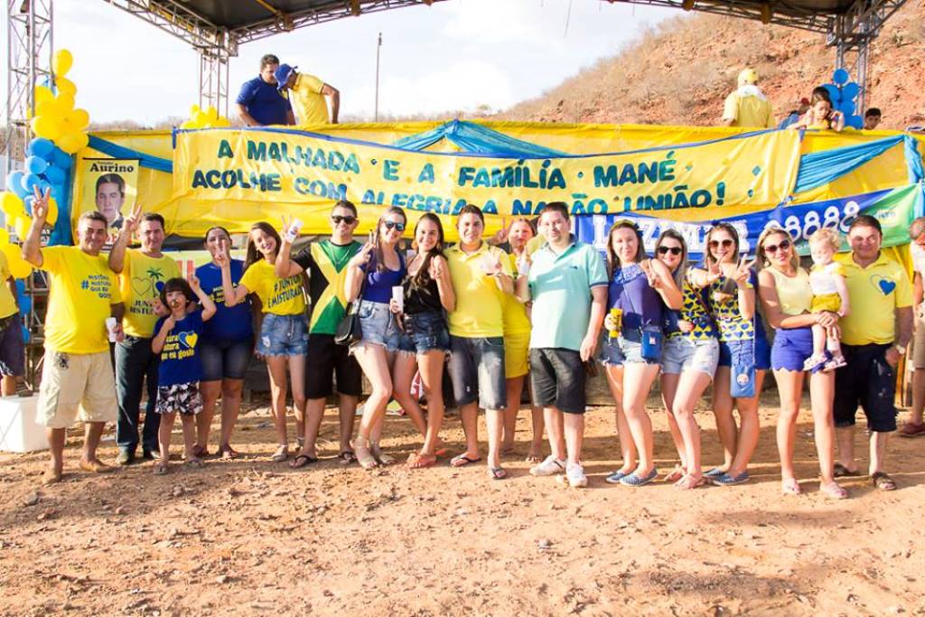 Simpatizantes da candidatura de Erivelton Barros