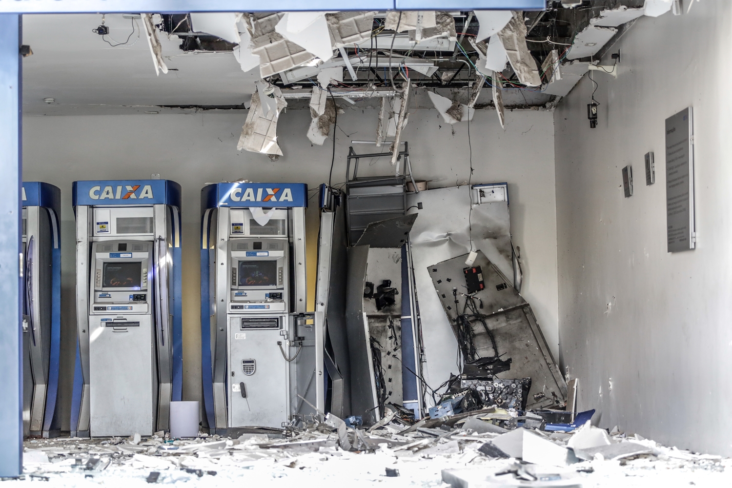 Bandidos explodem caixa eletrônico nesta madrugada em Teresina 