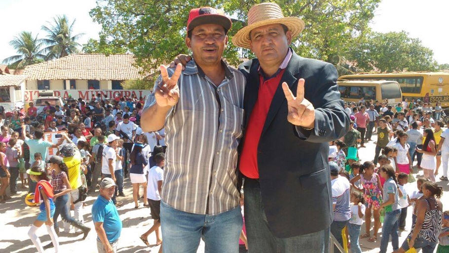 Prefeito Zé Resende à direita 
