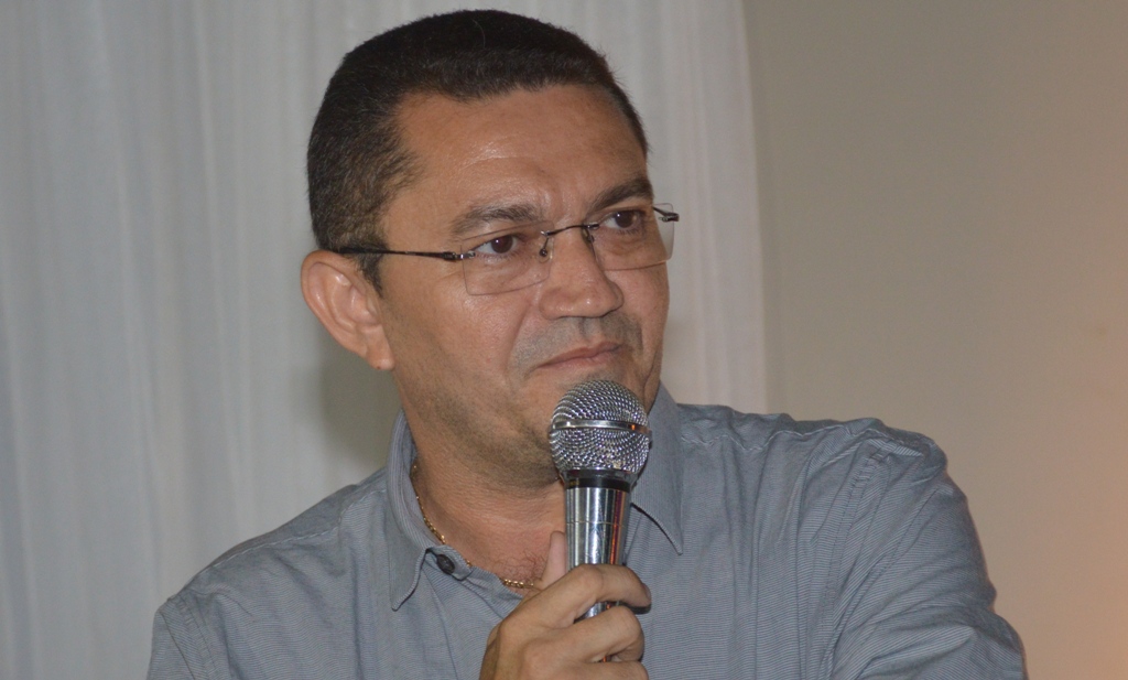 Padre Walmir discute redução de gastos com seu secretariado