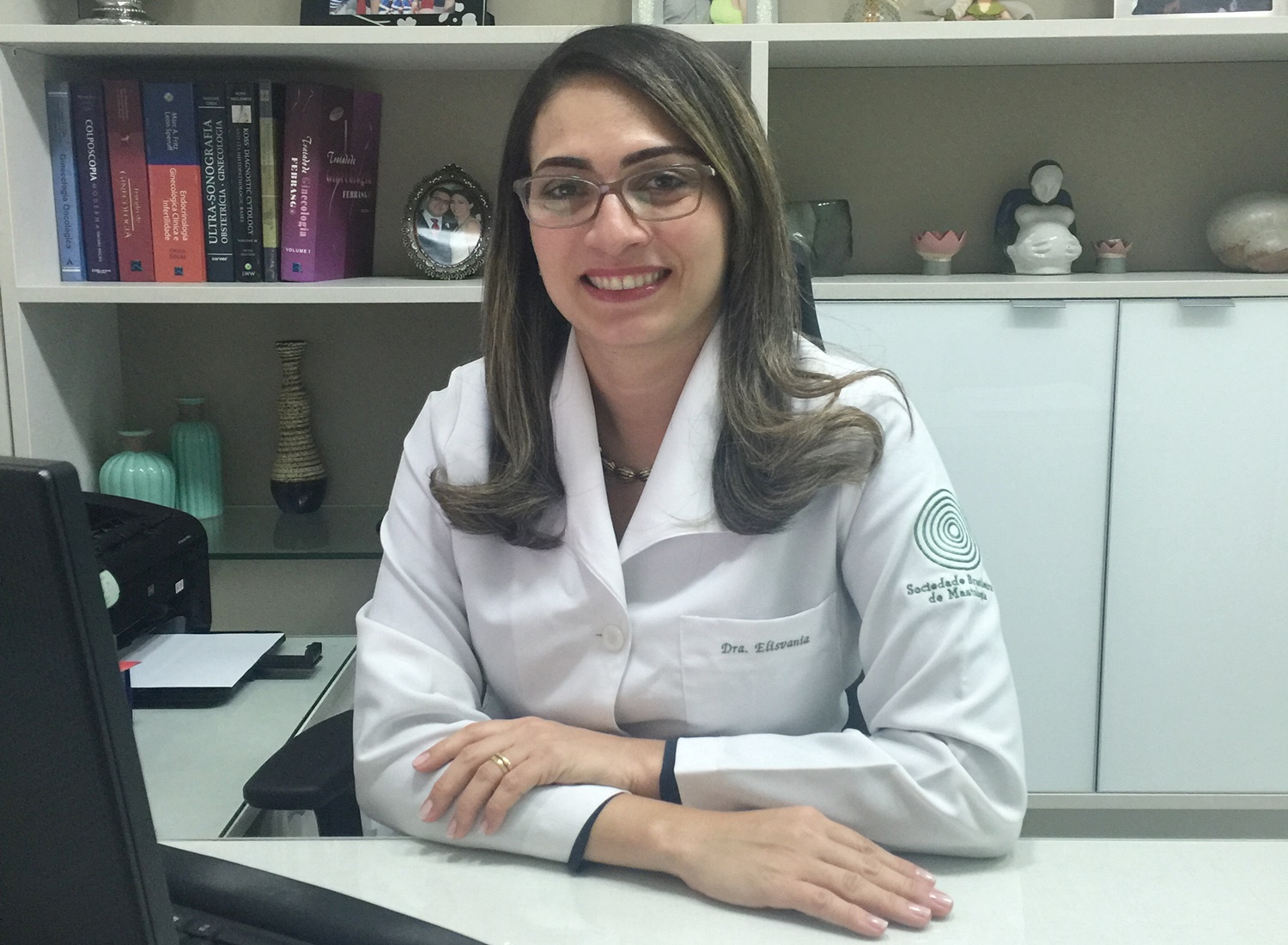 Dra. Elisvania Rodrigues