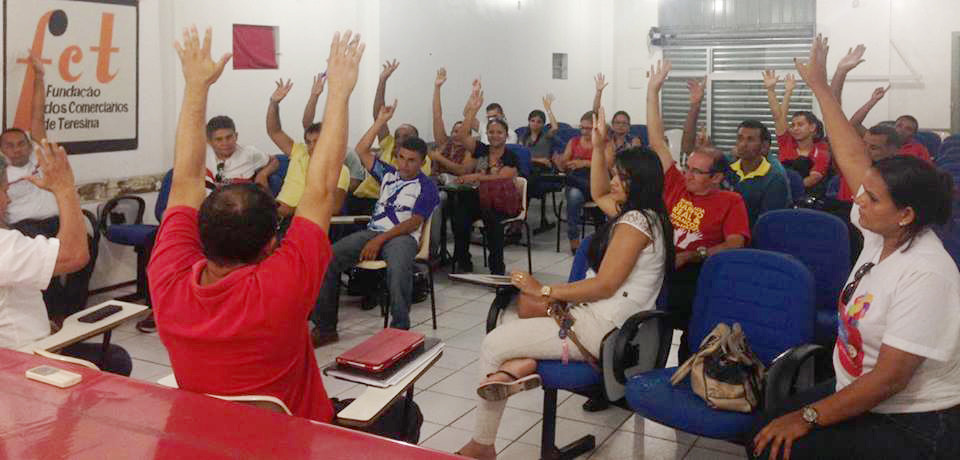 Comerciários aderem à greve geral