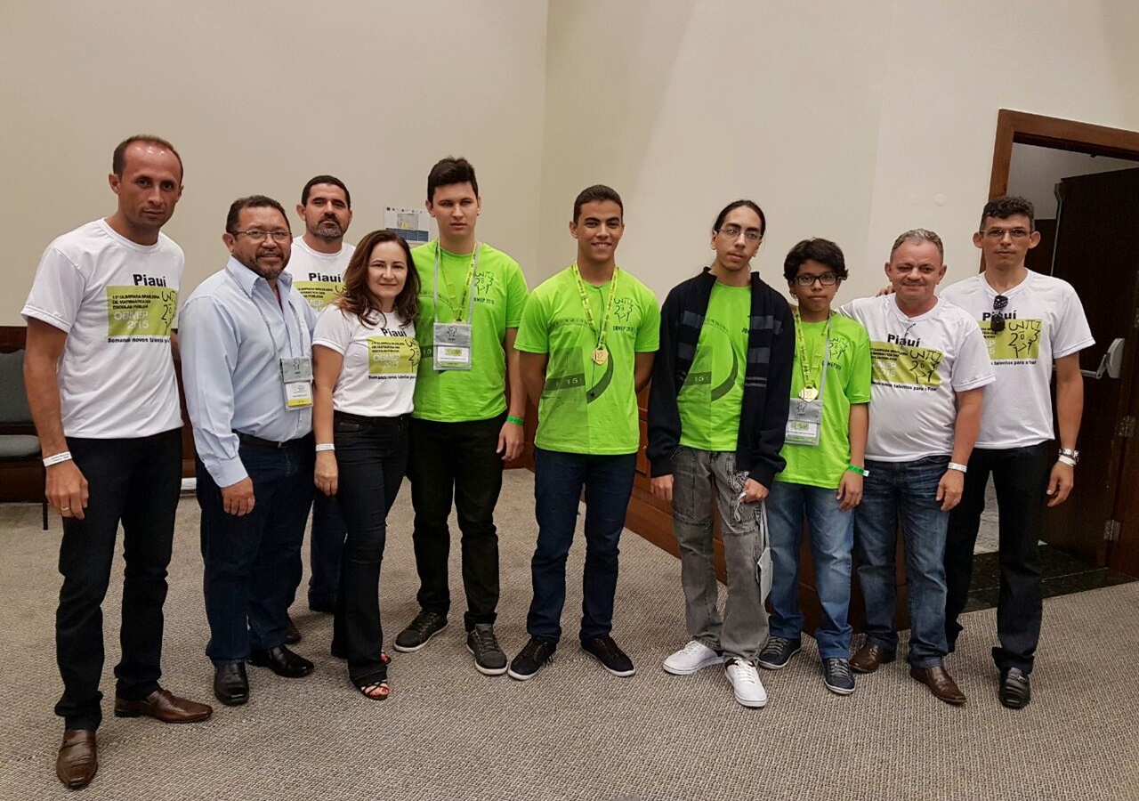Piauienses recebem medalha de ouro pela OBMEP 2015