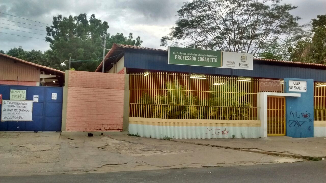 Estudantes ocupam CEEP Professor Edgar Tito