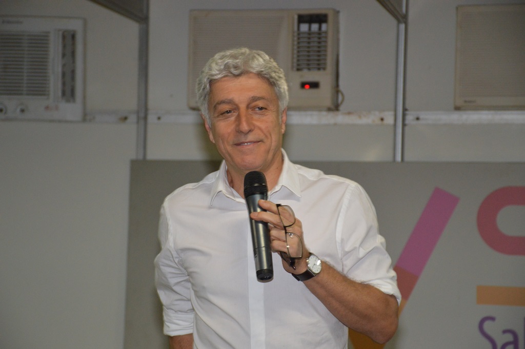 Jorrnalista Caco Barcelos profere palestra em Picos.