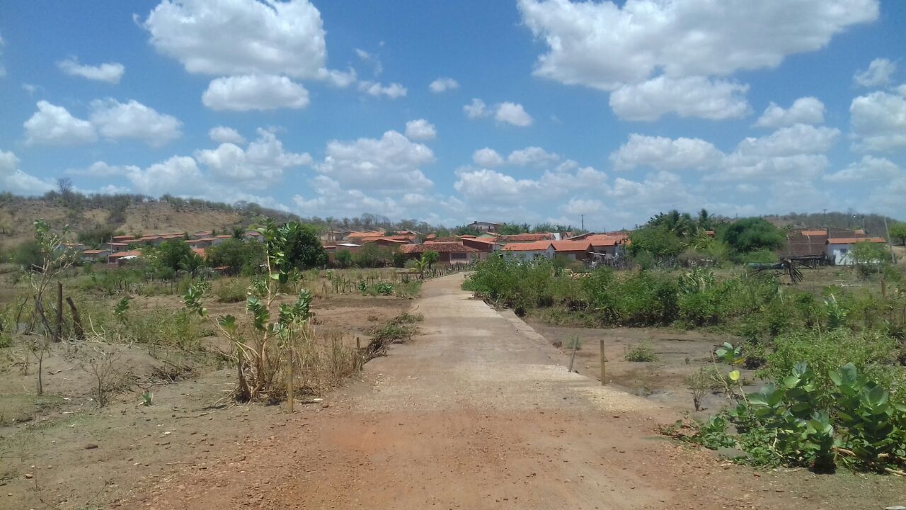 Moradores pedem reforma de rua no bairro Mutirão
