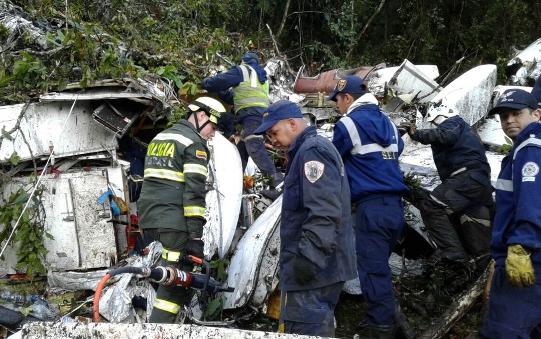 Equipes já retiraram os corpos do local