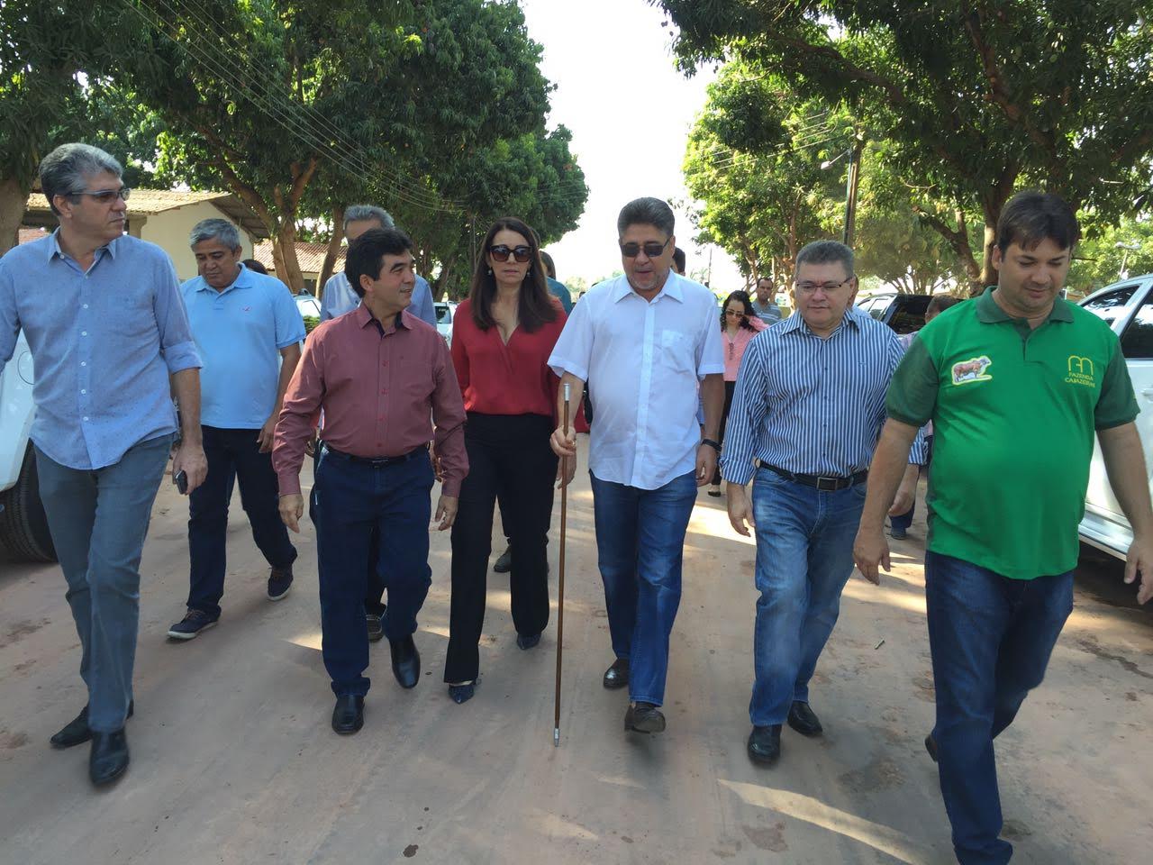 Mádison e Margarete visitam obras no Parque de Exposições Dirceu Arcoverde