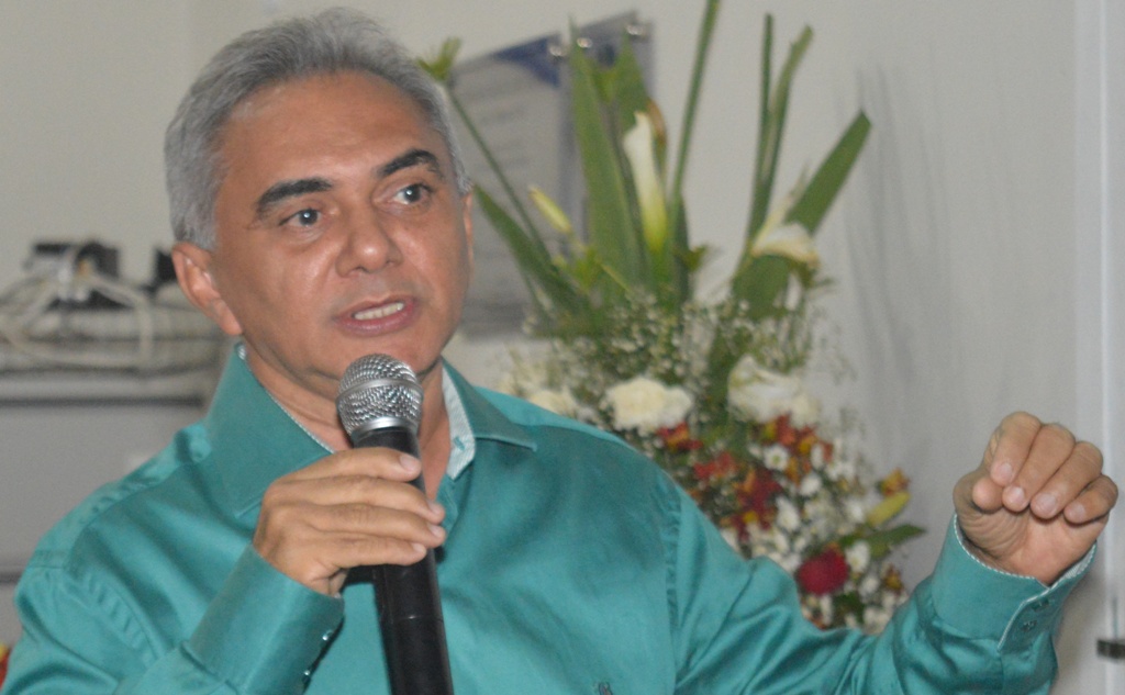 Dudé pede afastamento do cargo de secretário de Saúde