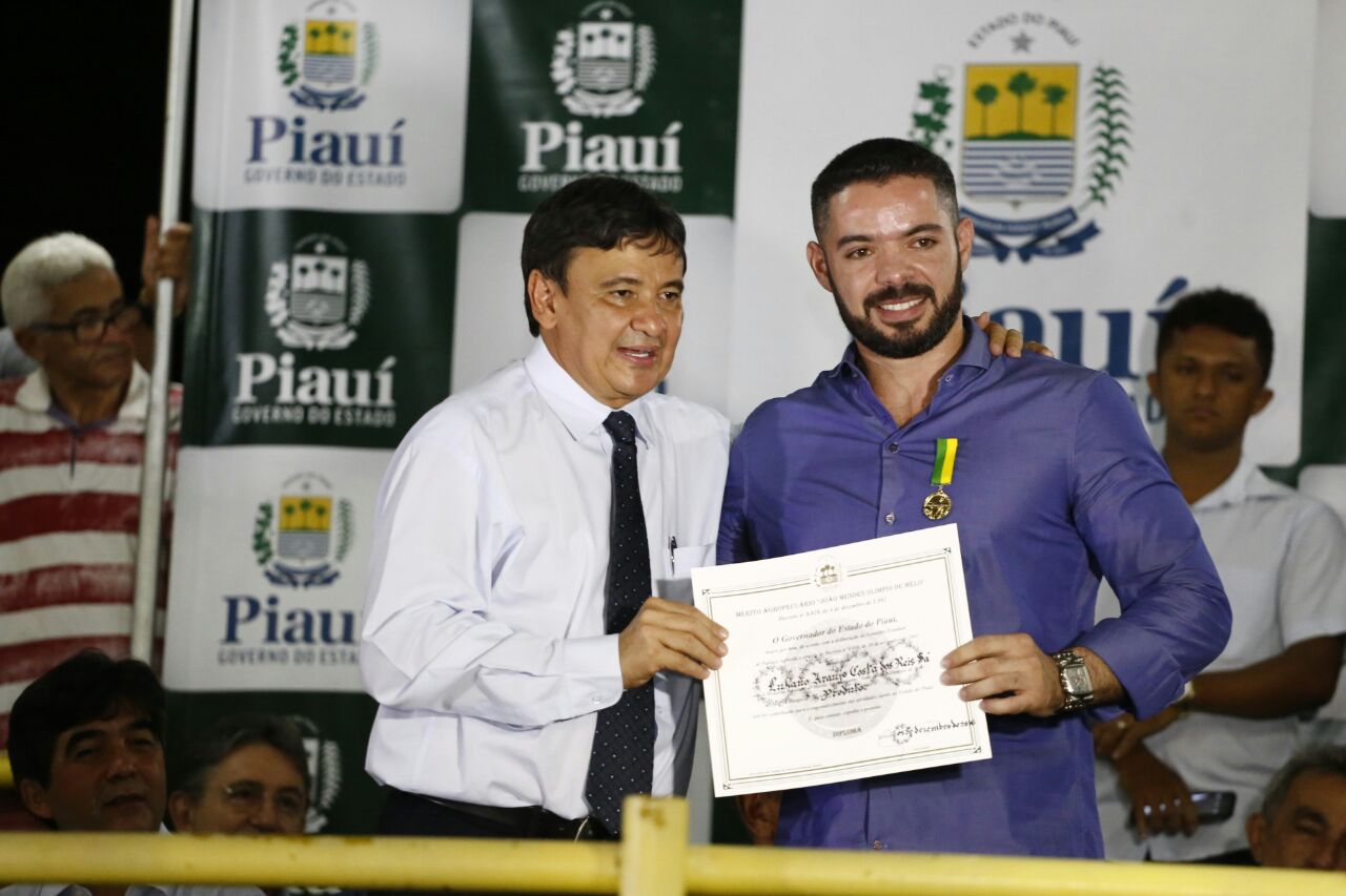 Lukano Sá recebe certificado e medalha de Wellington Dias