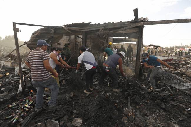 Explosão em feira de fogos de artifício no México