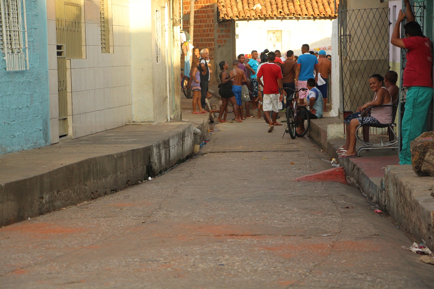 Local que dá acesso ao terreno onde o corpo foi achado