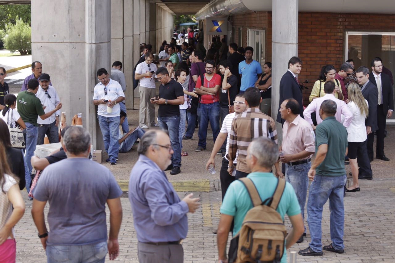 Servidores do Estado protestam contra medidas governamentais na Alepi