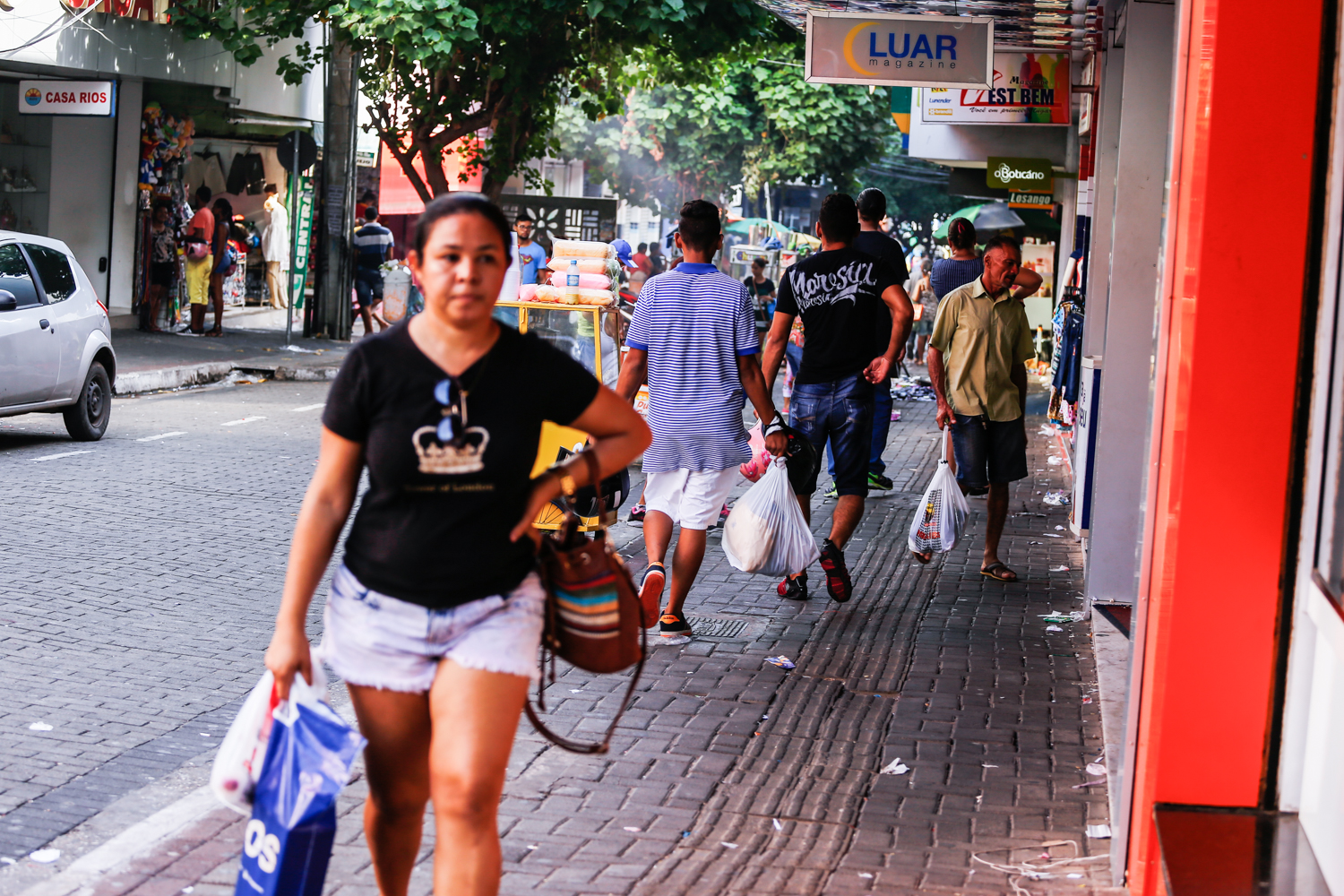 Na véspera de Natal, centro de Teresina tem movimento tranquilo