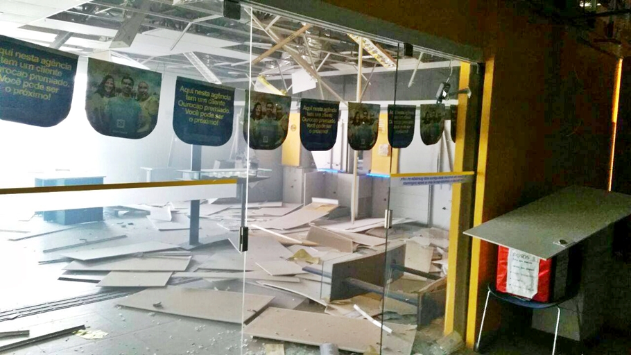 Agência ficou completamente destruída