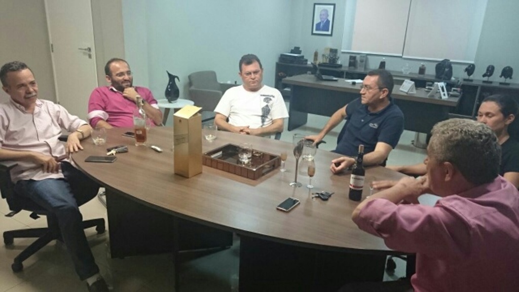 Padre Walmir reúne com cúpula do PTB de Picos