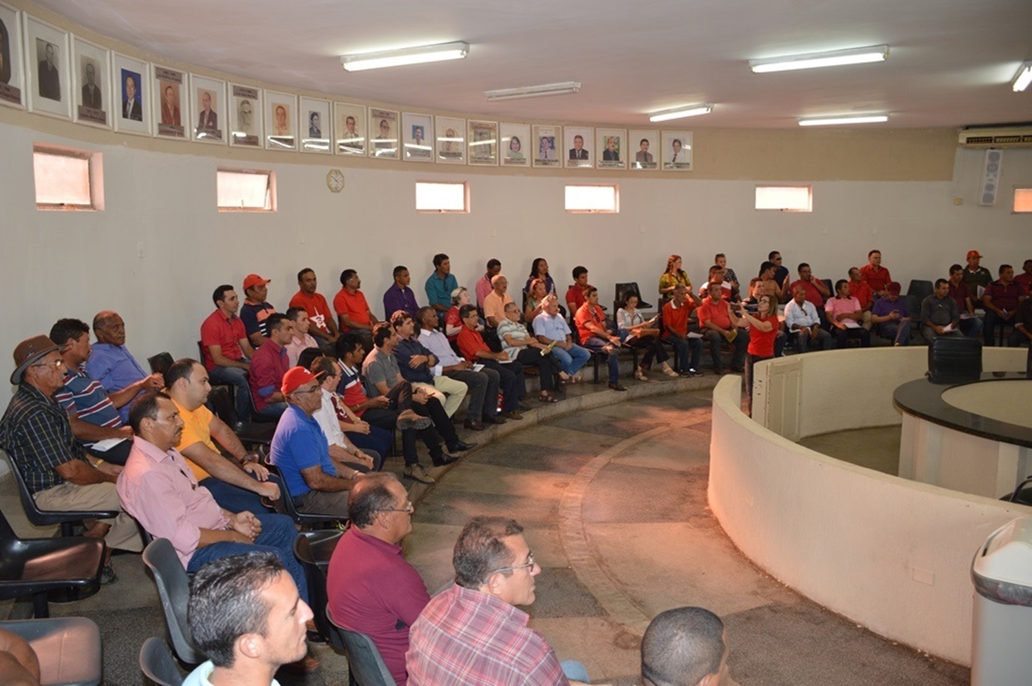 Filiados do PT lotam galeria da Câmara de Picos 