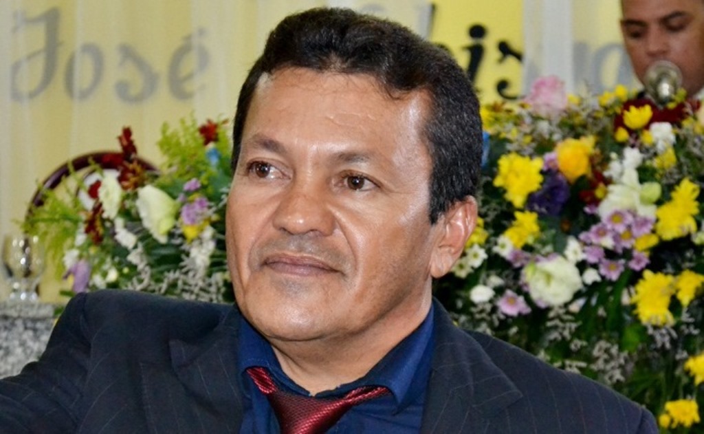Prefeito Baiá contrata empresa sem licitação