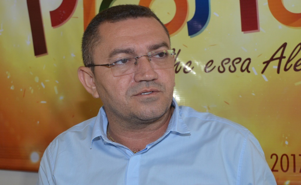Padre Walmir nomeia novos servidores comisisonados indicados por apadrinhamento político