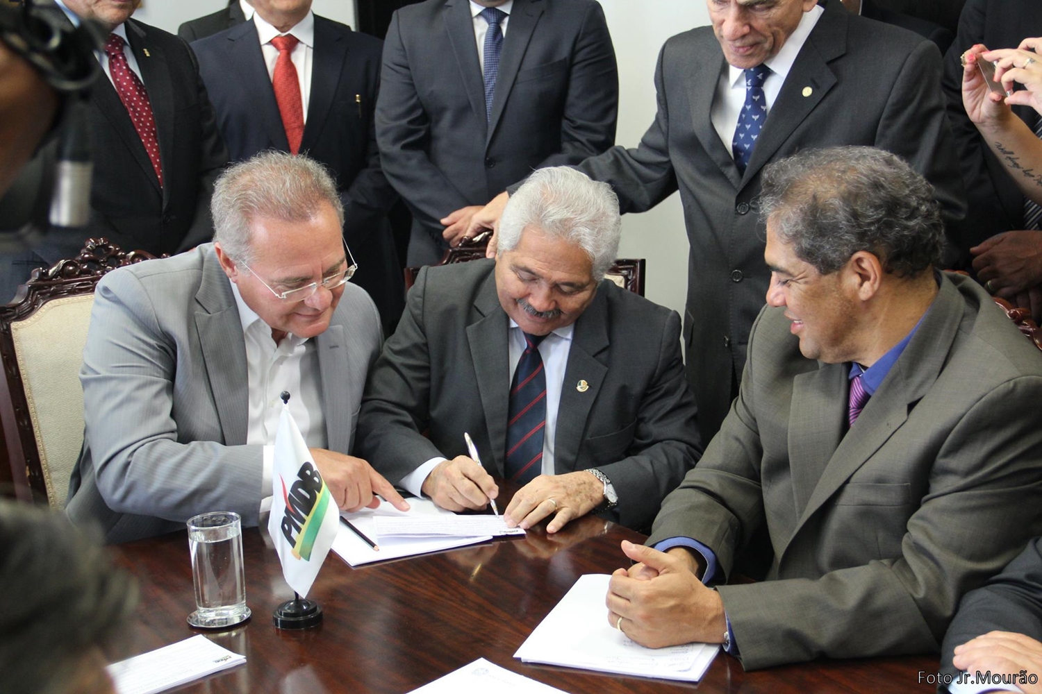 Elmano Férrer se filia ao PMDB