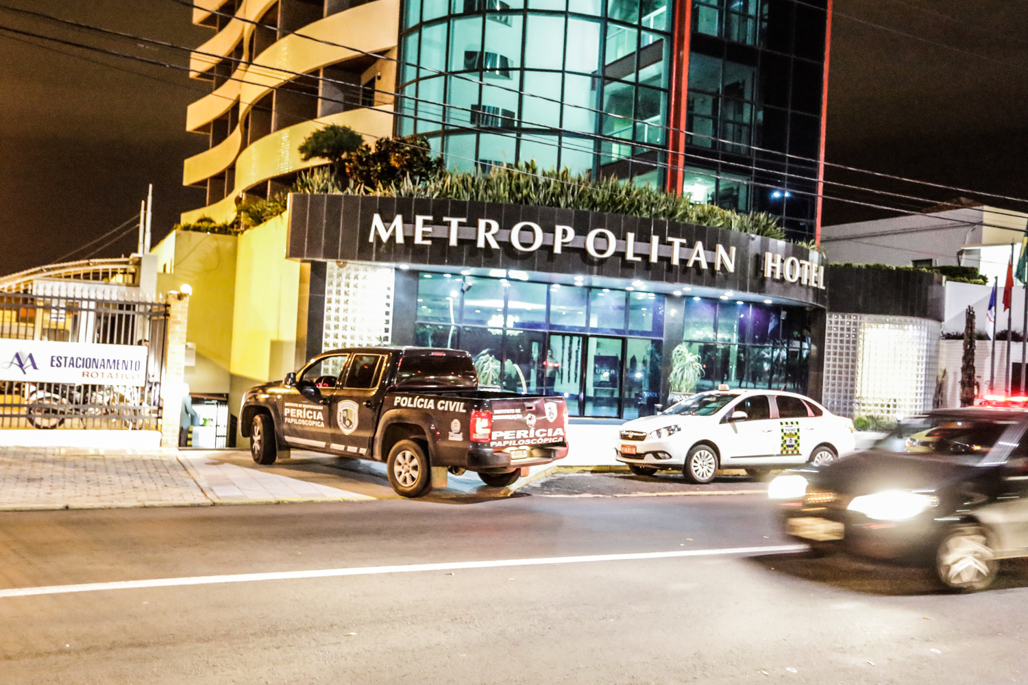 Polícia Civil chegando no Metropolitan Hotel