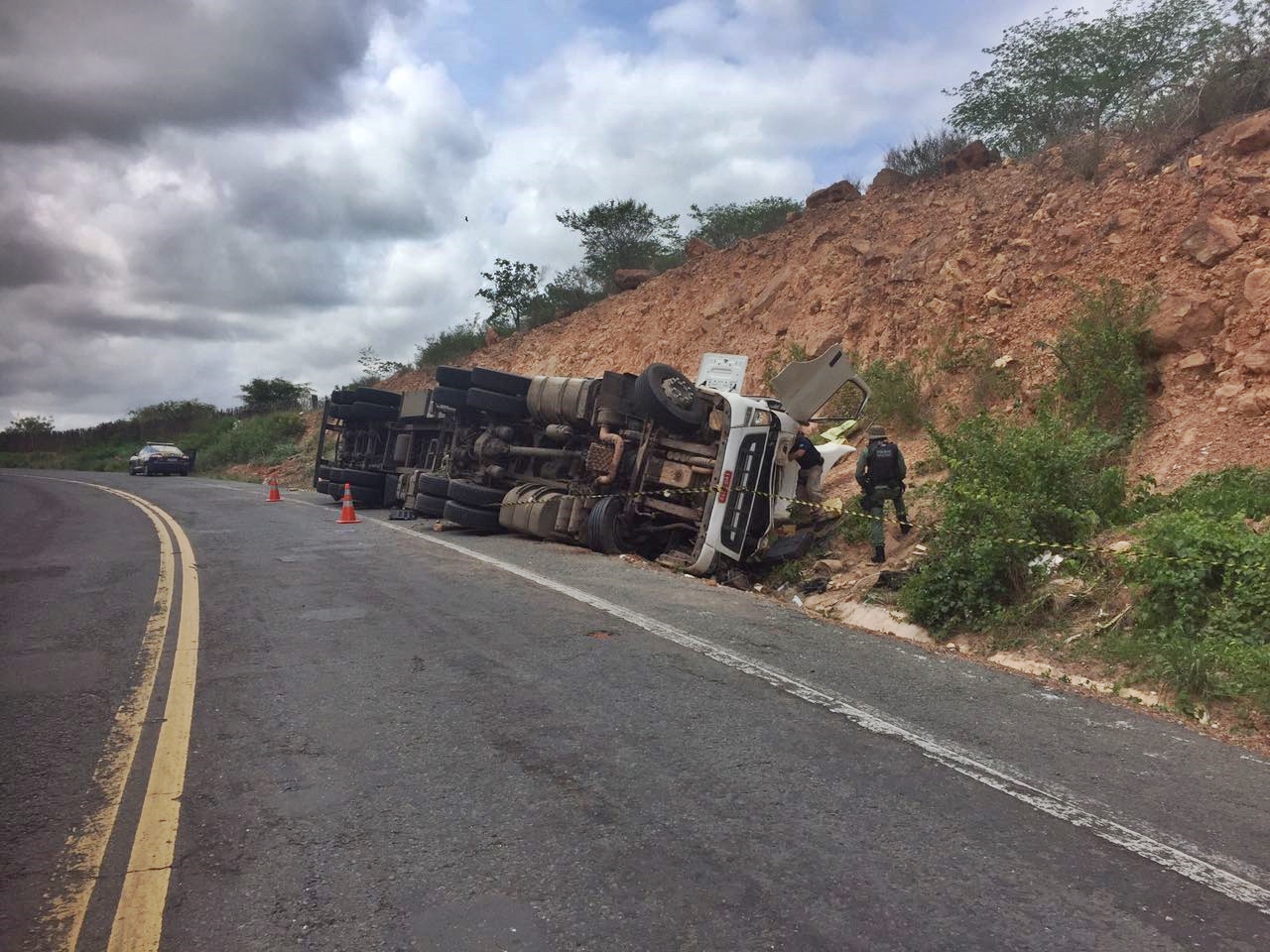 Duas pessoas morrem em acidente na BR-316