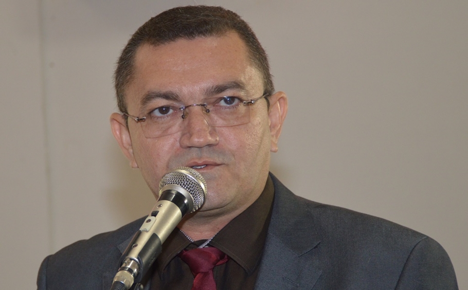 Padre Walmir nomeia novos comisisonados e eleva gastos com a folha