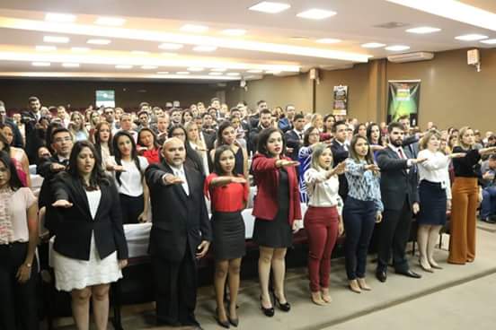 Novos advogados fazendo juramento
