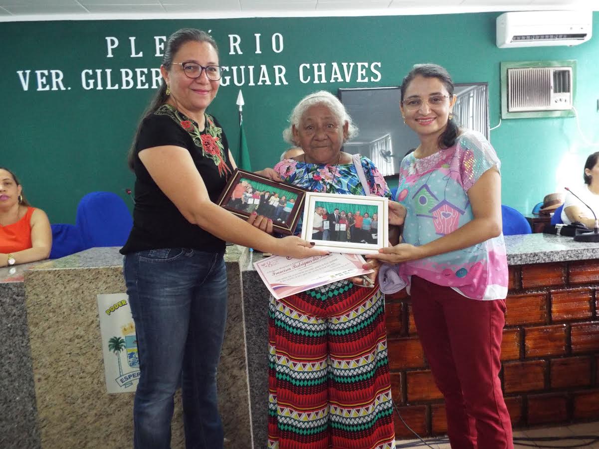 Vilma Amorim presta homenagem às mulheres de Esperantina