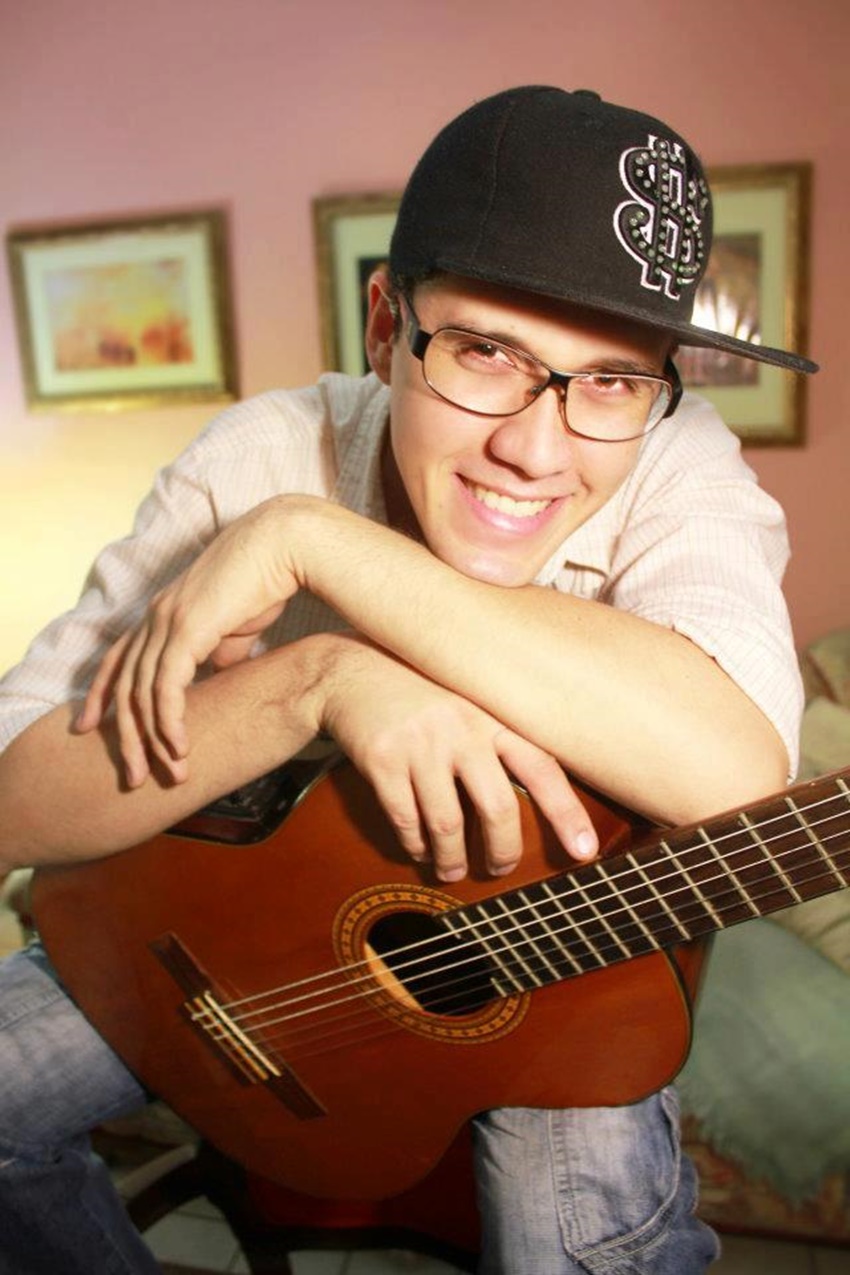 Cantor Thiago Reis