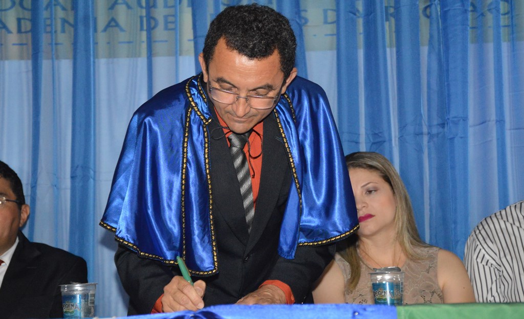 Presidente da Alerp assina ata